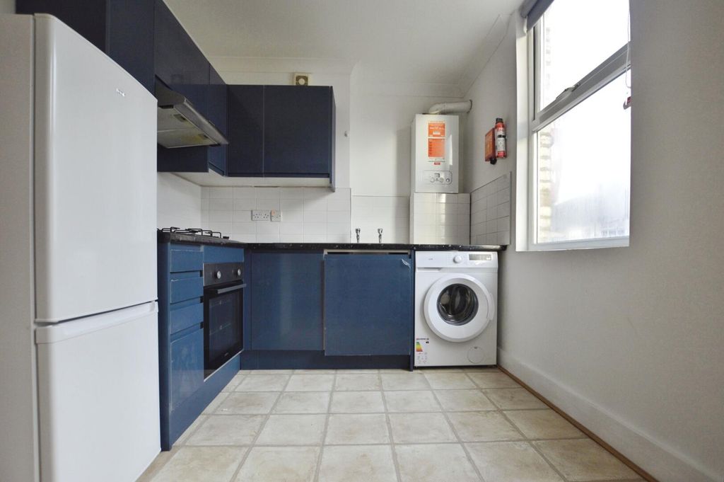 Property photo 3 of 6 Kitchen