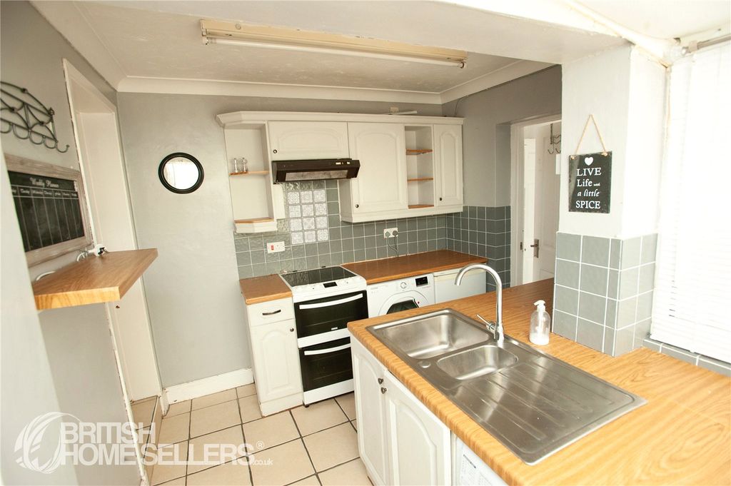 Property photo 2 of 23 Picture No. 05