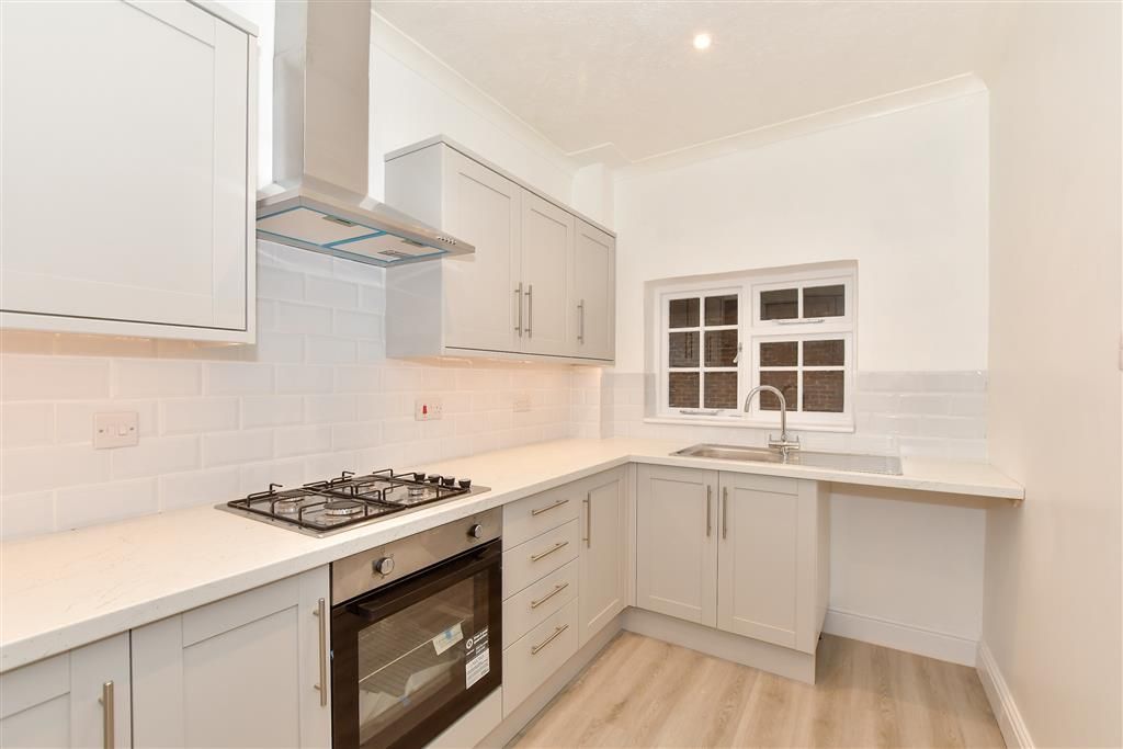 Property photo 3 of 8 Kitchen