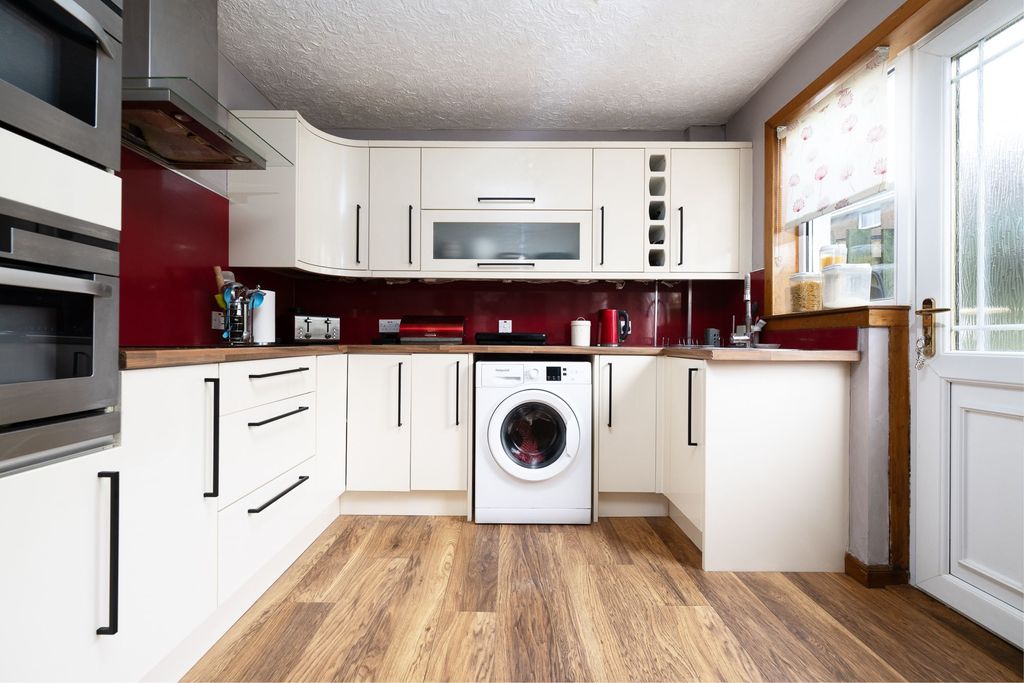 Property photo 3 of 20