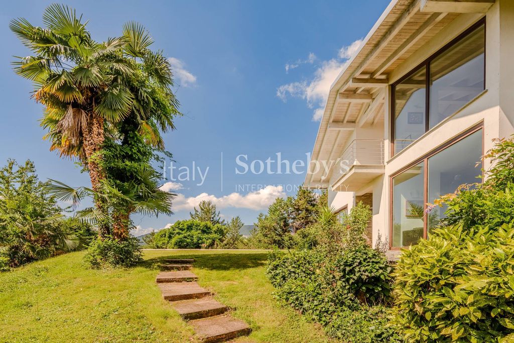 Property photo 2 of 19