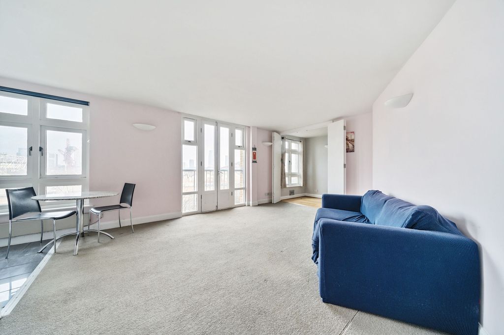 Property photo 1 of 20 Reception Room