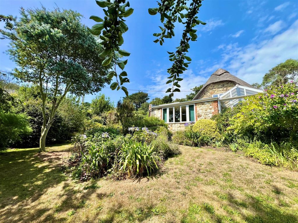 Property photo 2 of 31
