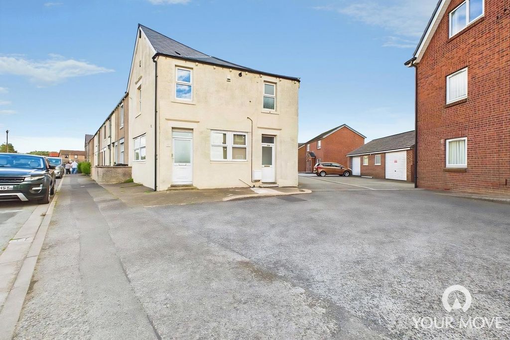 Property photo 1 of 16 Outside