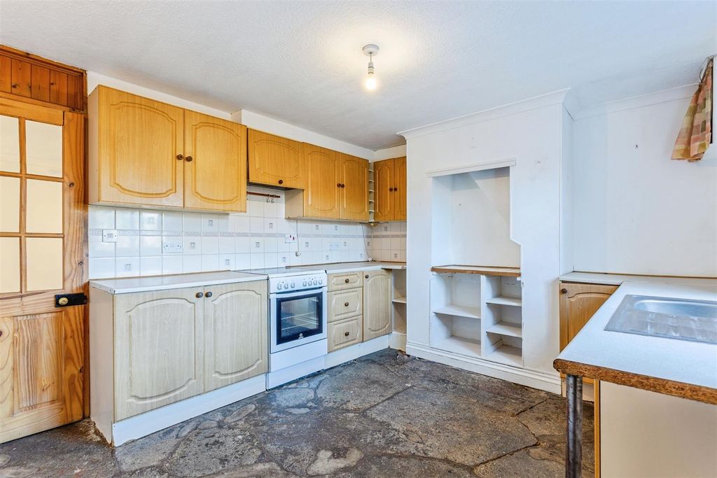 Property photo 3 of 13 Kitchen (1).Jpg