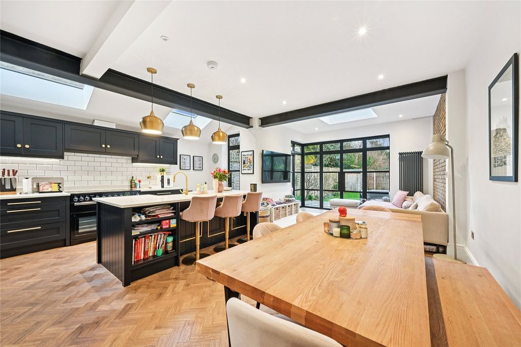 Property photo 2 of 14 Kitchen/Dining