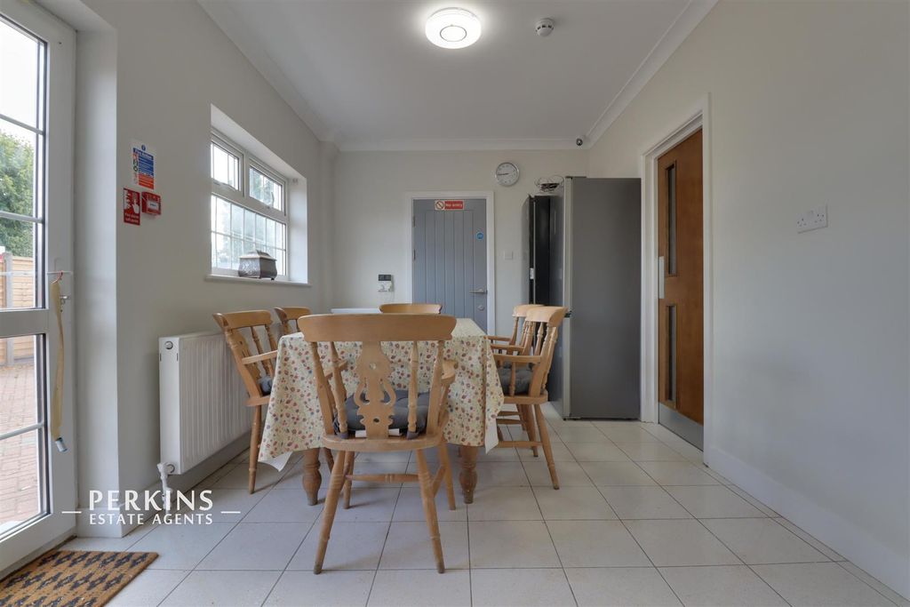 Property photo 3 of 6 Dining..Jpg