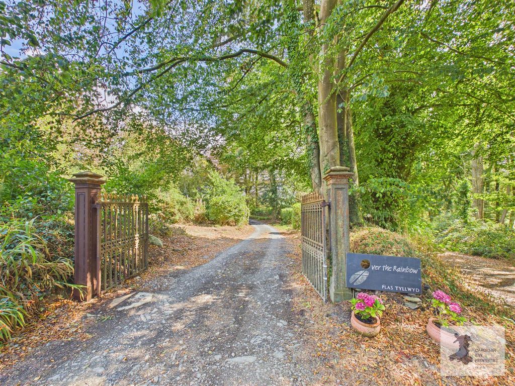 Property photo 2 of 73 Entrance