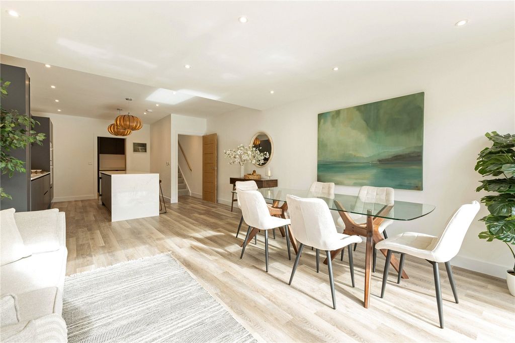 Property photo 3 of 9 Show Home