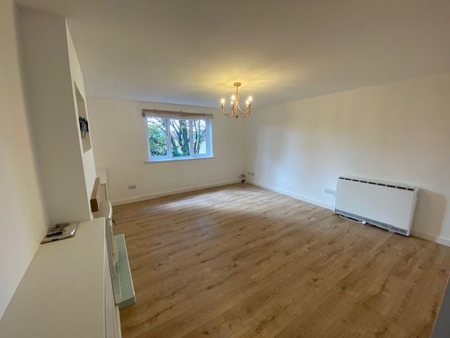 Property photo 1 of 8 Living Room