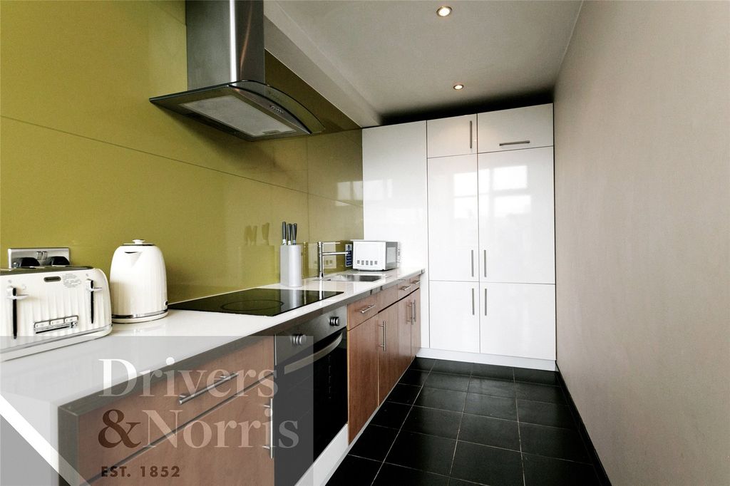 Property photo 2 of 14 Picture No. 12