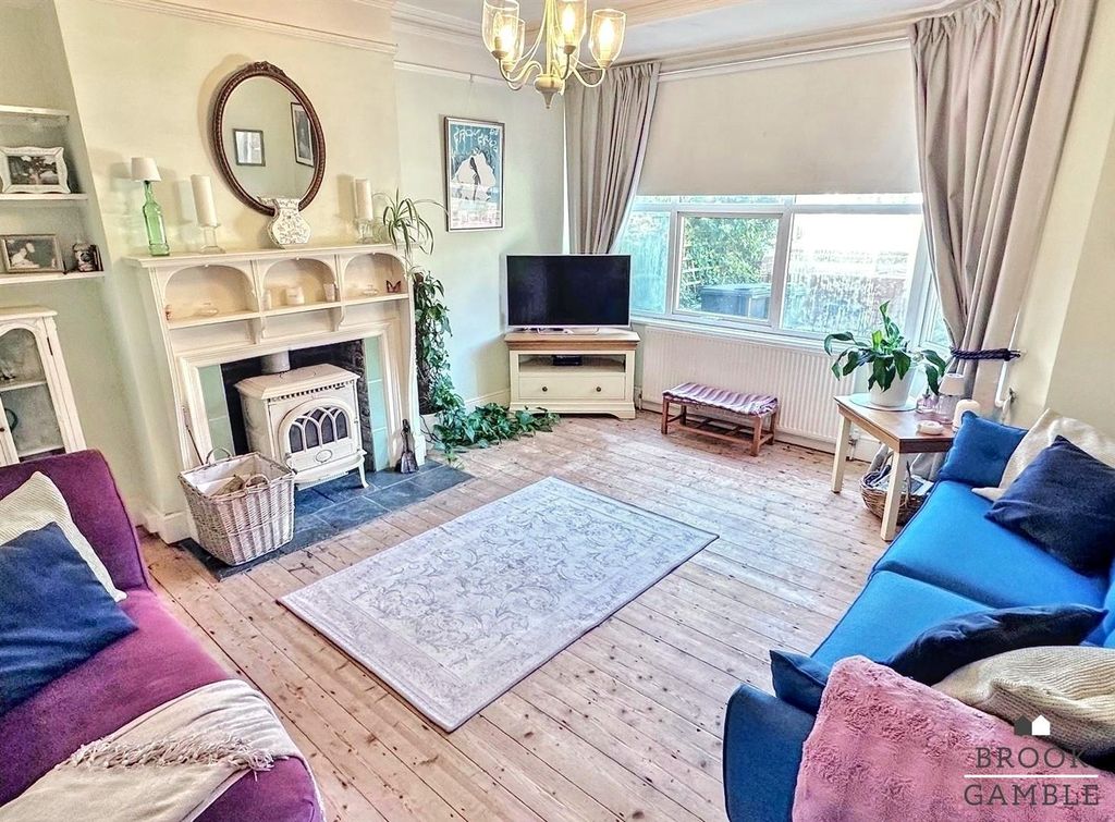 Property photo 3 of 17 01323 438506