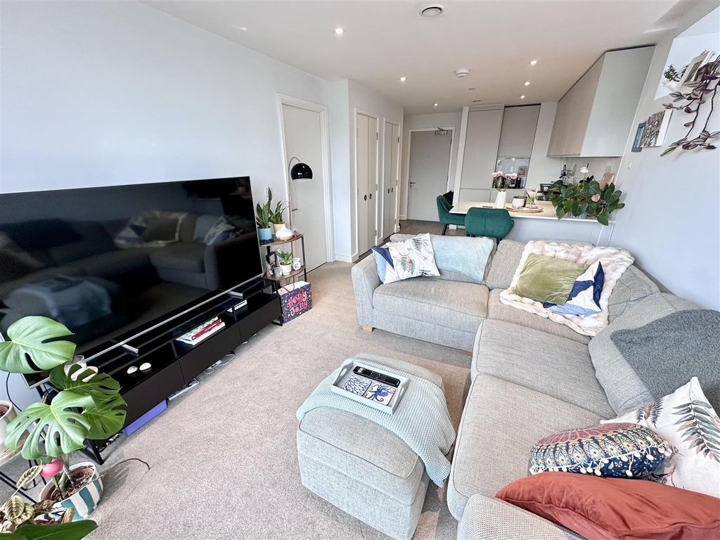 Property photo 3 of 14