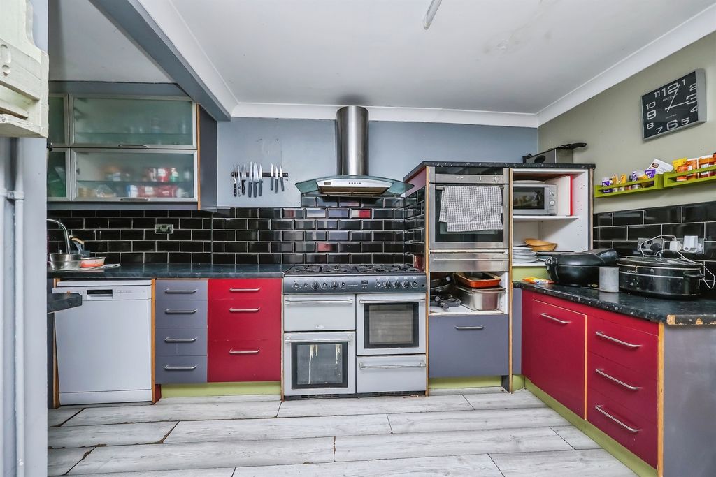 Property photo 3 of 17