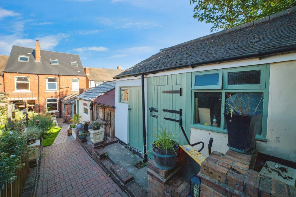 Property photo 2 of 21
