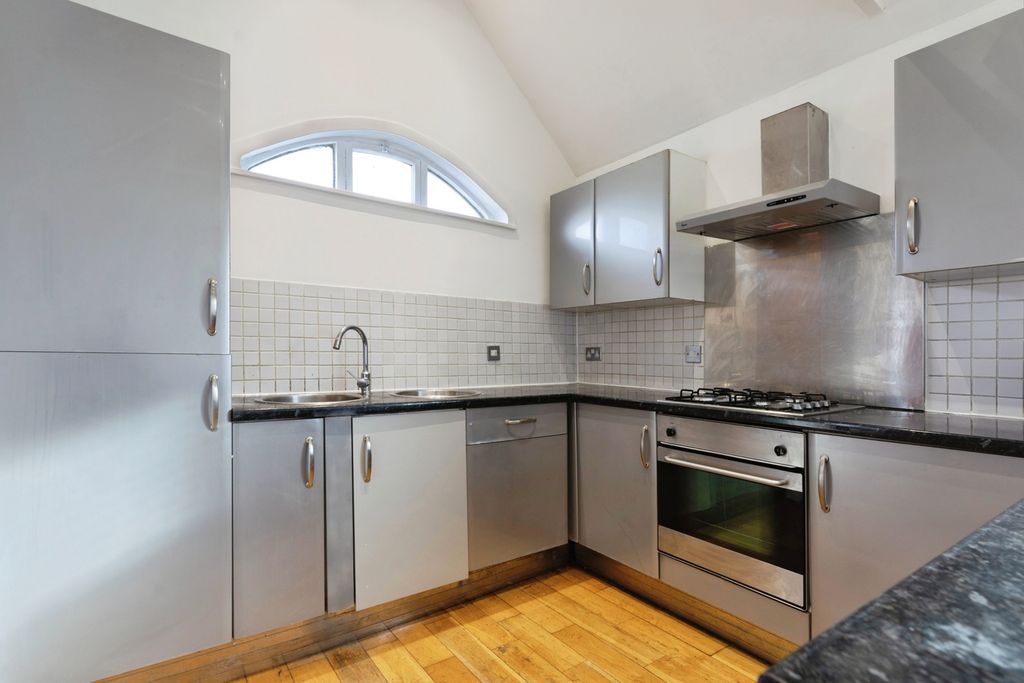 Property photo 3 of 23 Pbox-Img.Jpg