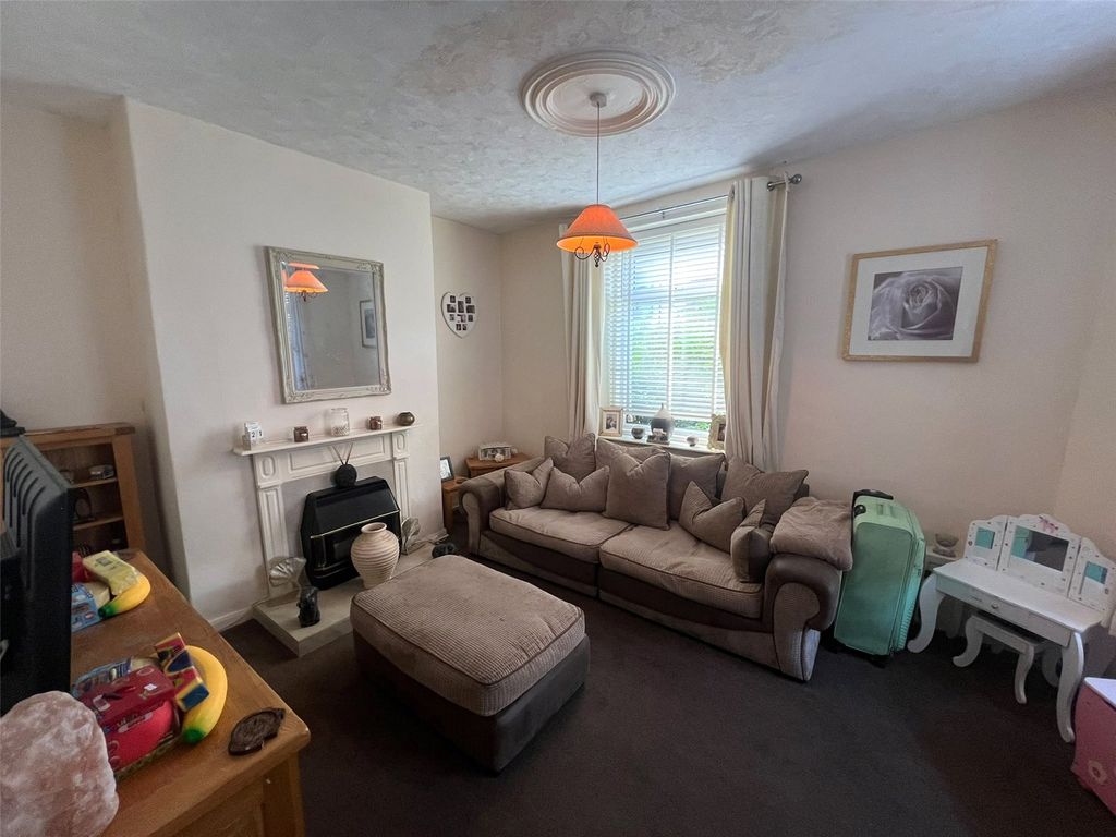 Property photo 2 of 12 Picture No. 10