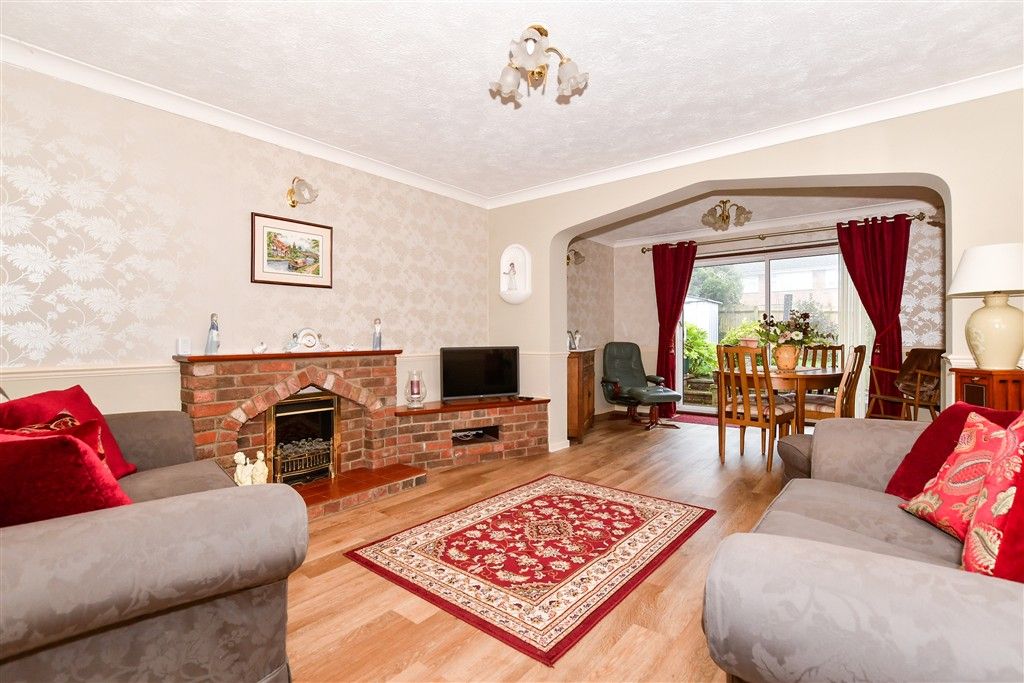 Property photo 1 of 11 Lounge