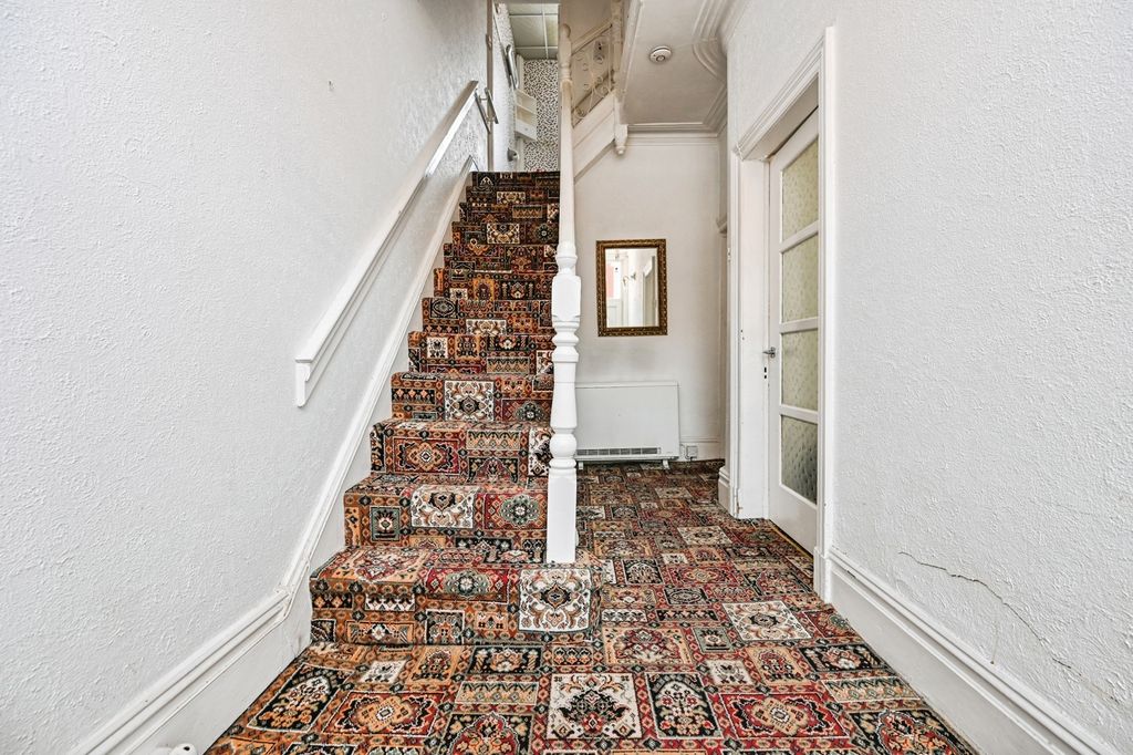 Property photo 2 of 12 Pbox-Img.Jpg