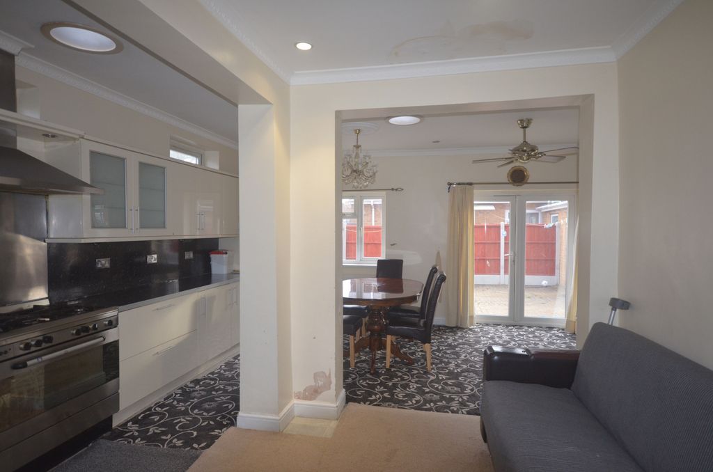 Property photo 3 of 12 Gallery