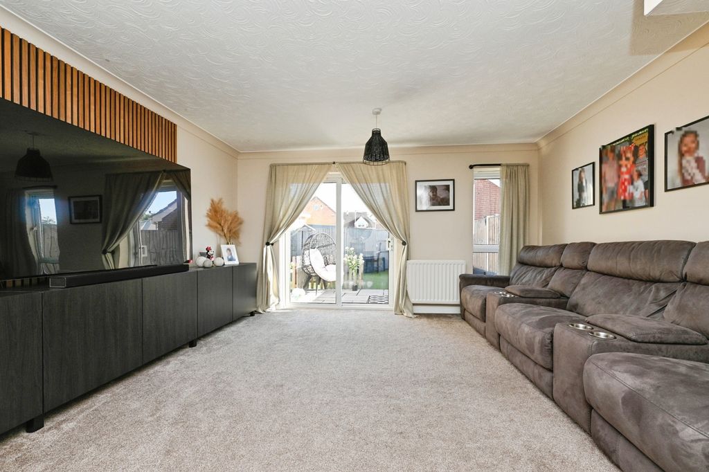 Property photo 2 of 17 Photo