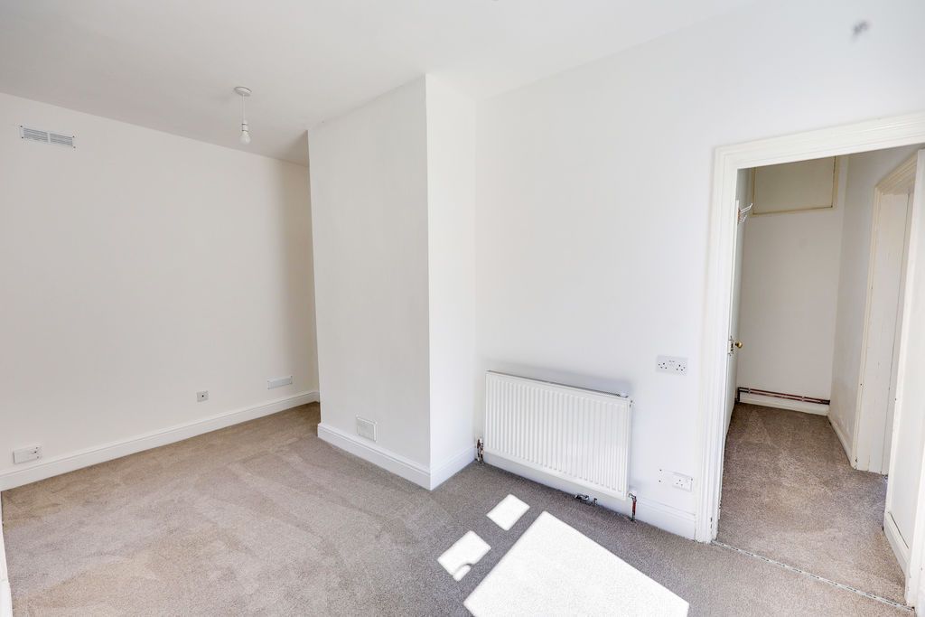 Property photo 3 of 9 Photo 4