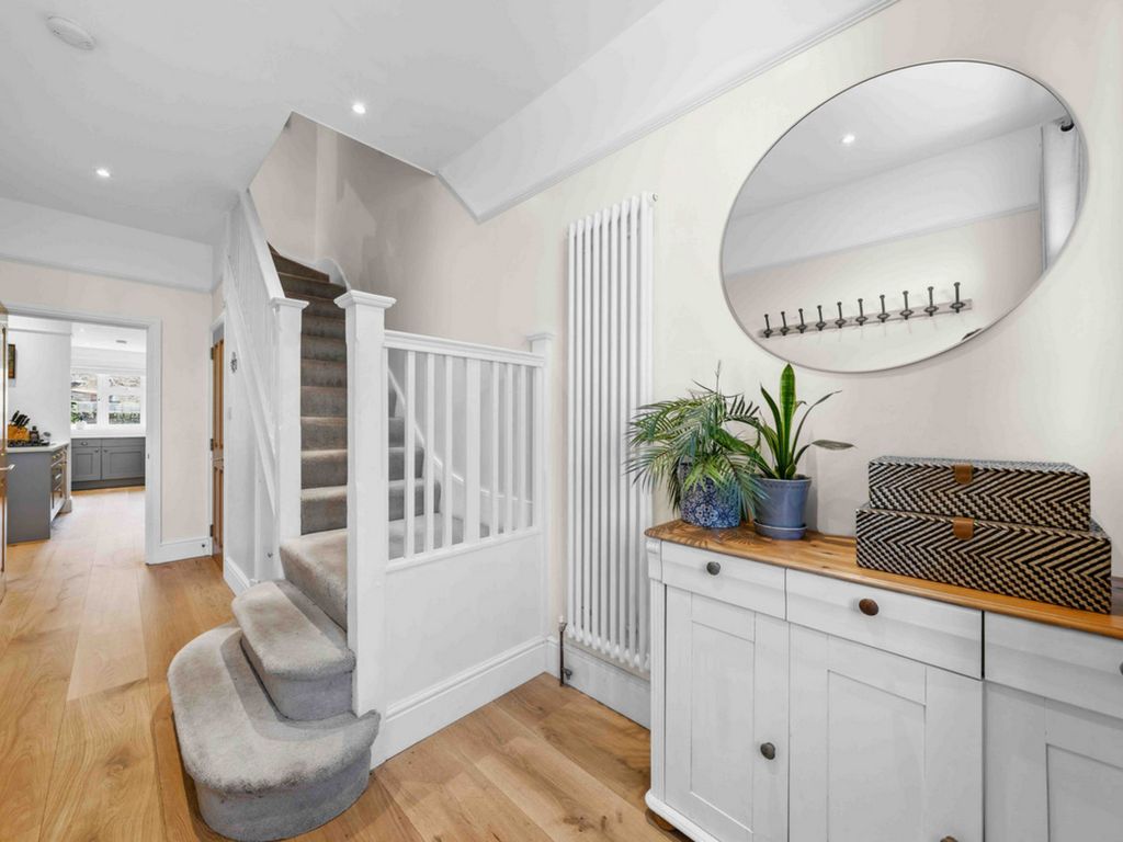 Property photo 2 of 25