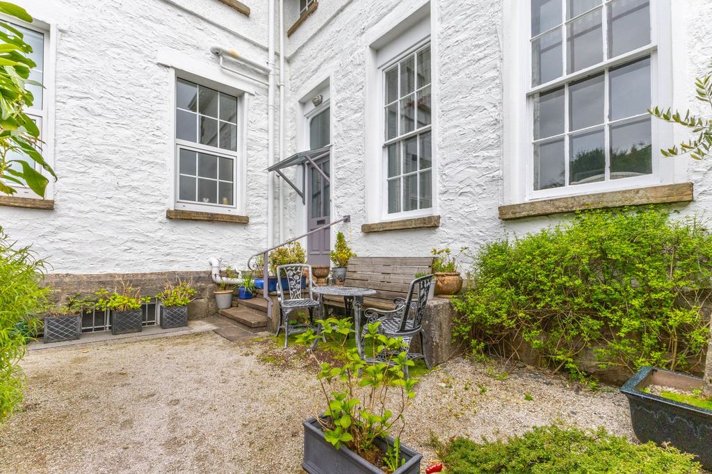 Property photo 2 of 11 Exterior