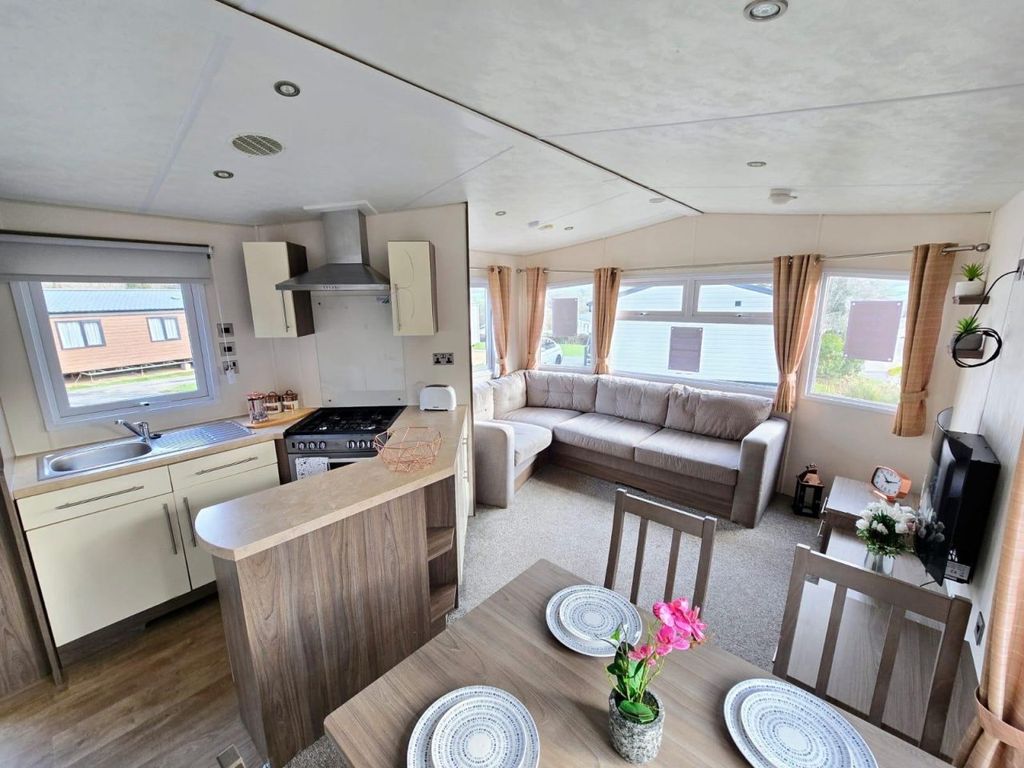 Property photo 1 of 7 - Delta Ascot For Sale