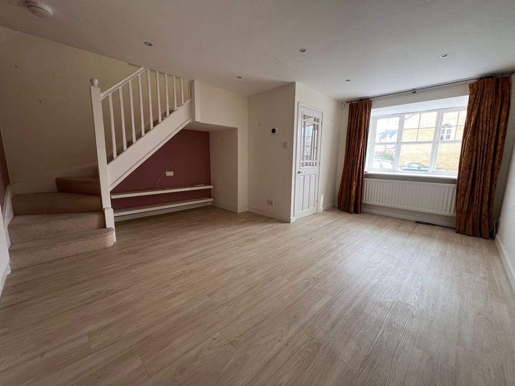 Property photo 3 of 10 Living Room