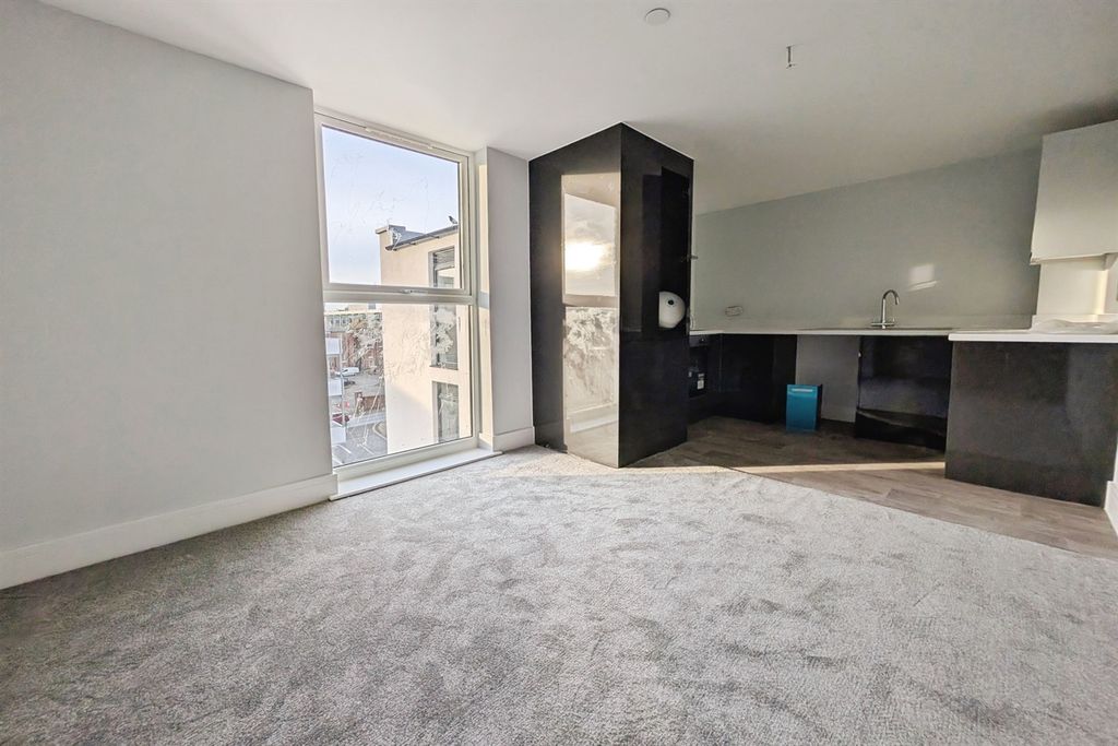 Property photo 2 of 3 (Thumbnail)