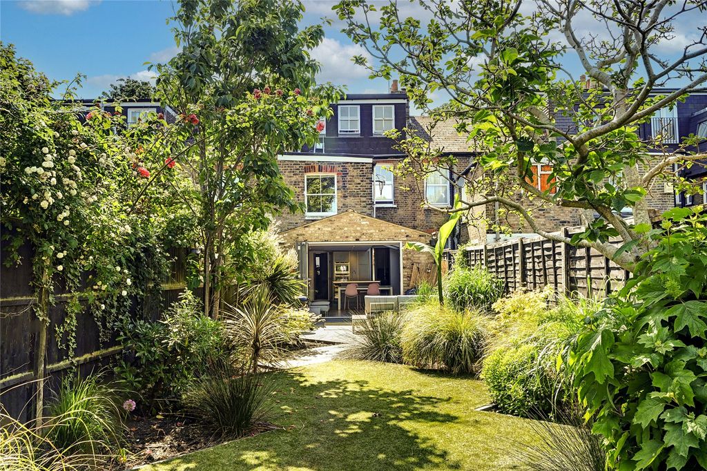Property photo 1 of 17 Garden