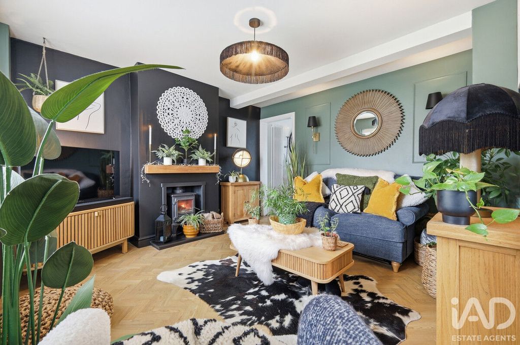 Property photo 2 of 32