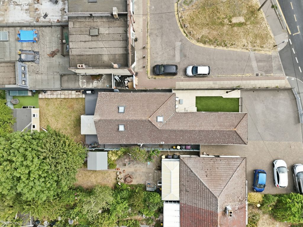 Property photo 2 of 31
