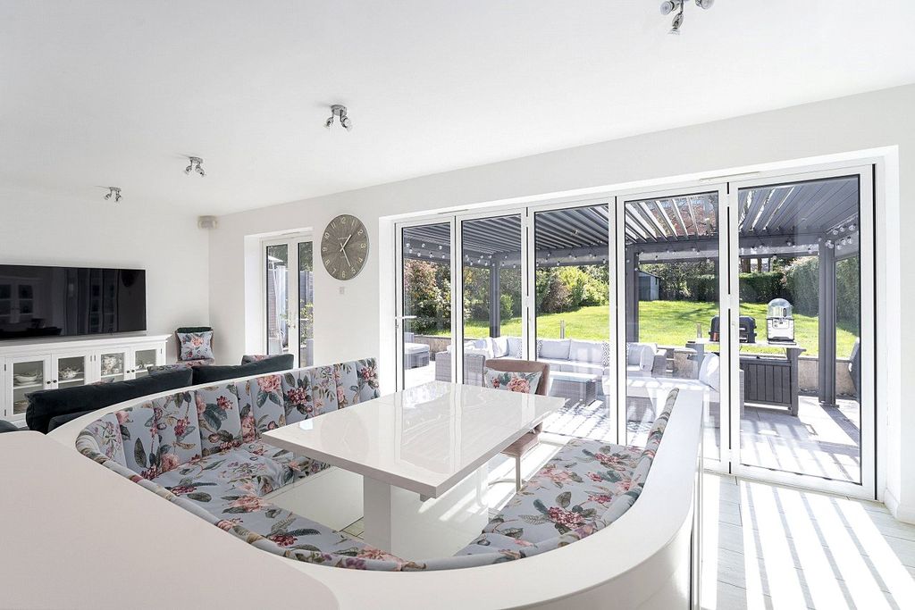 Property photo 2 of 37 Picture No. 04