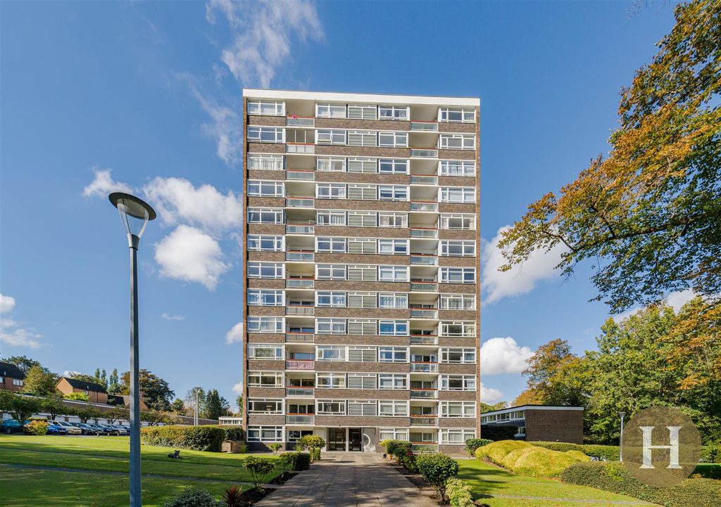 Property photo 1 of 14 Hadleigh Estate Agents-20.Jpg