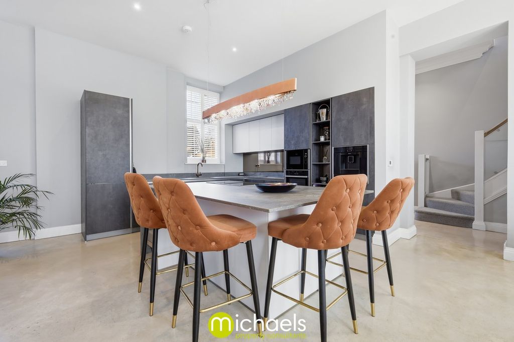 Property photo 3 of 39