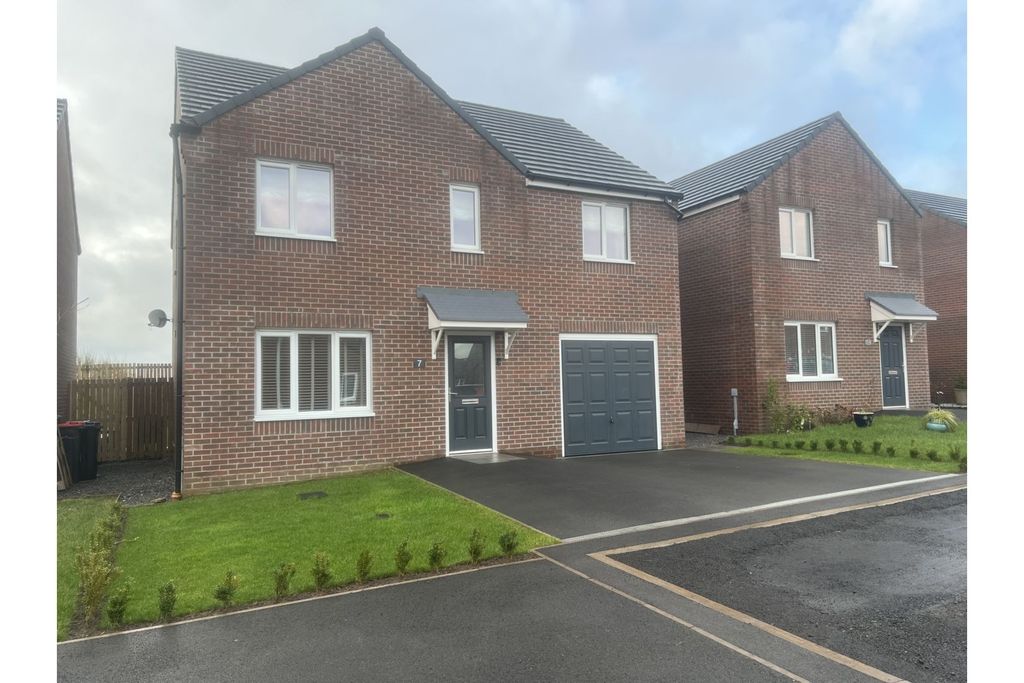 Property photo 2 of 21 Front View