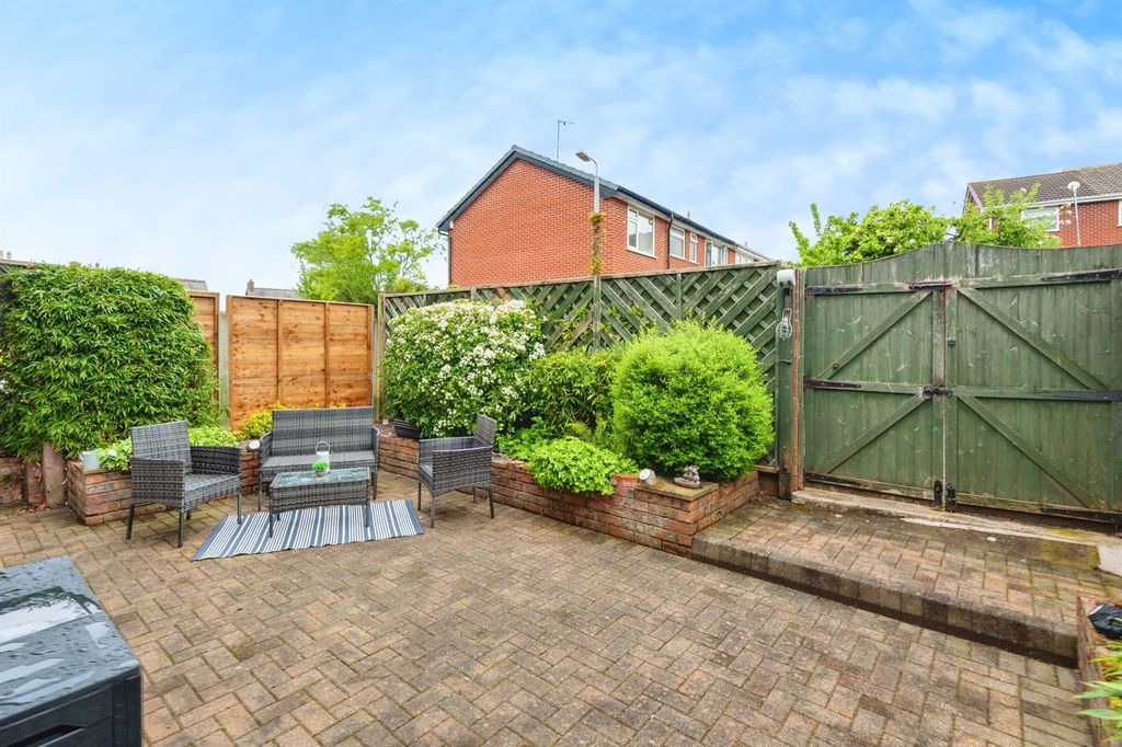 Property photo 3 of 17