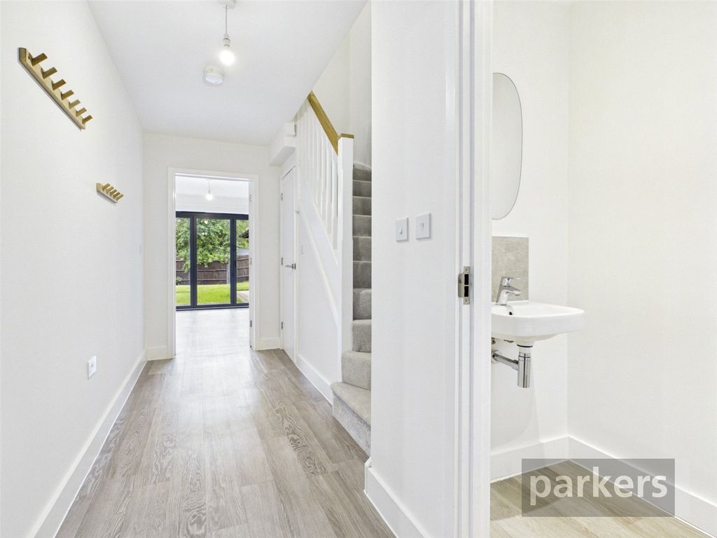 Property photo 2 of 17 Entrance Hallway