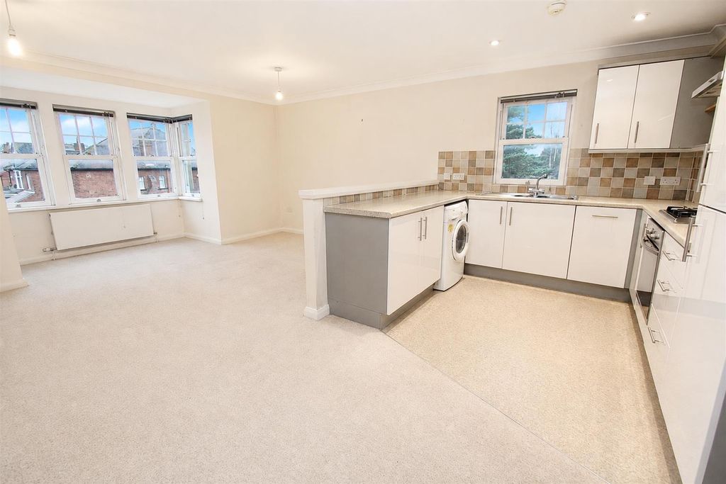 Property photo 2 of 10 Bright And Spacious Open-Plan Living Area...