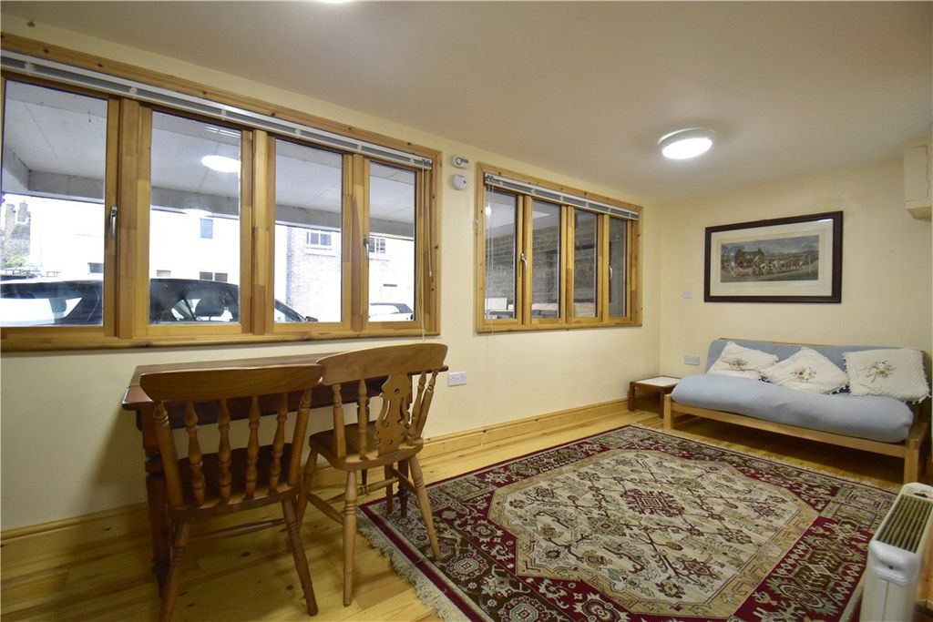 Property photo 2 of 6 Picture No. 18