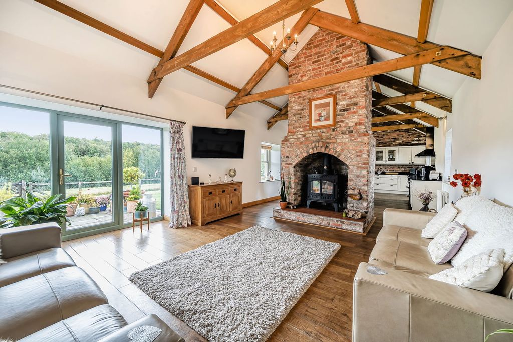 Property photo 2 of 26