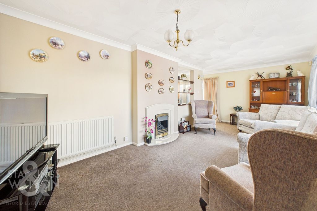 Property photo 2 of 25