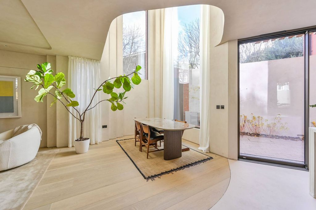 Property photo 1 of 32