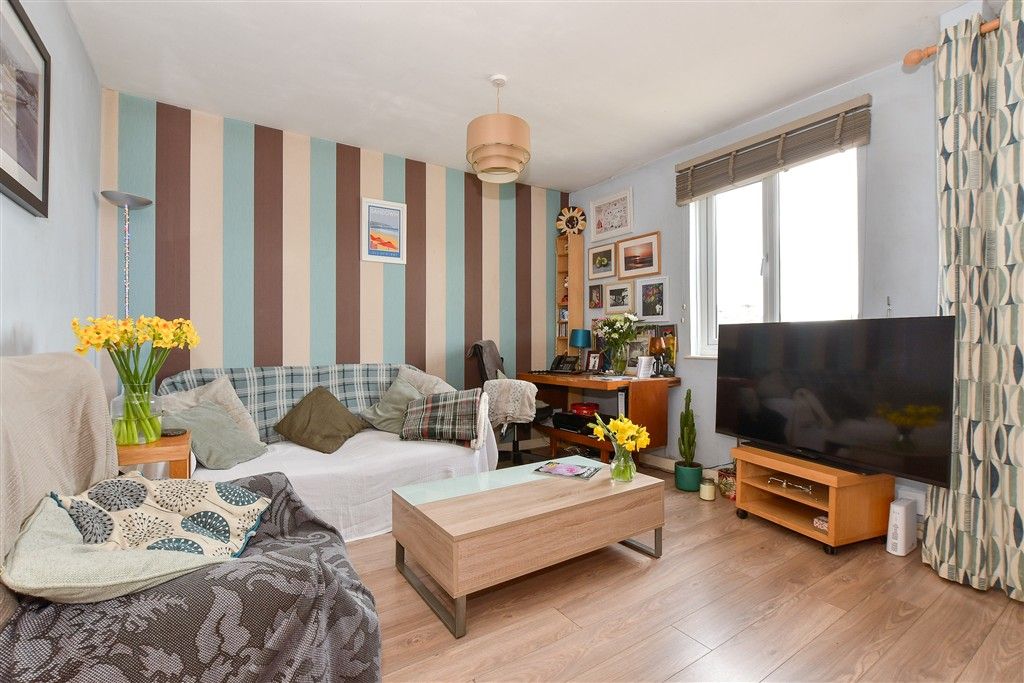 Property photo 2 of 6 Lounge