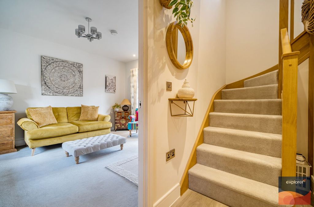 Property photo 3 of 28