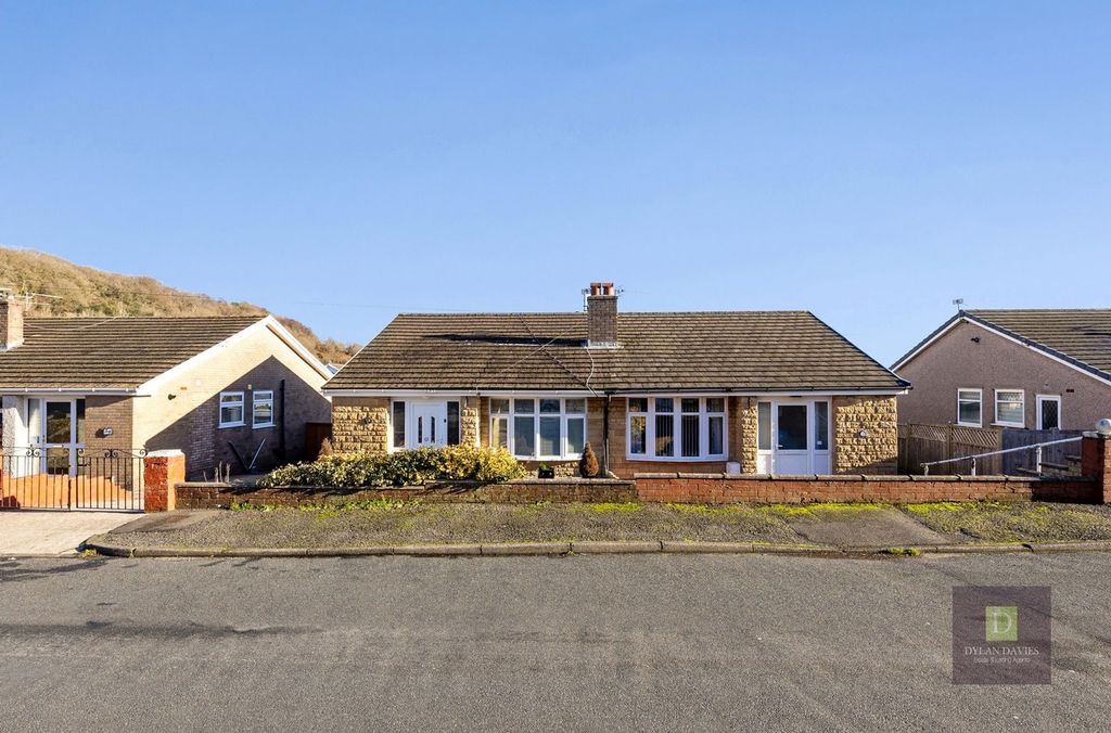 Property photo 3 of 35