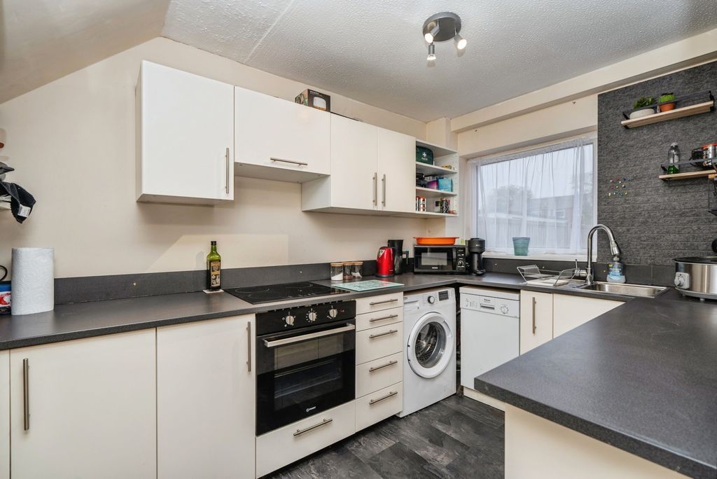 Property photo 3 of 17 Photo