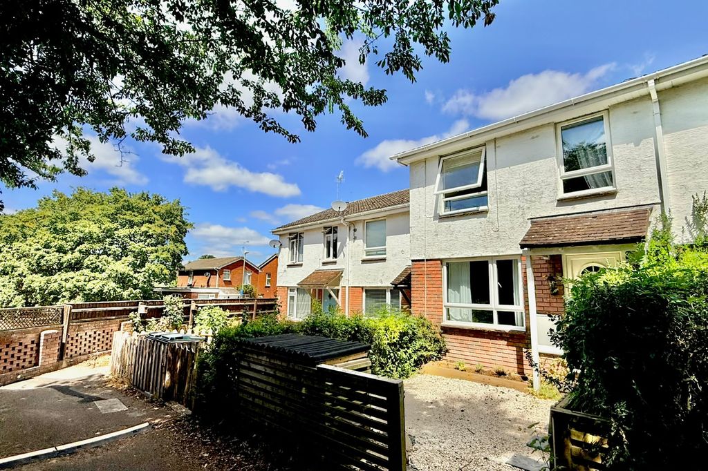 Property photo 1 of 17 The Mount Poulner 3 Bed Terrace House